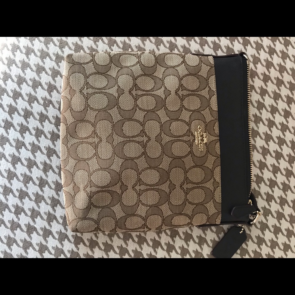 File Crossbody In Signature Jacquard